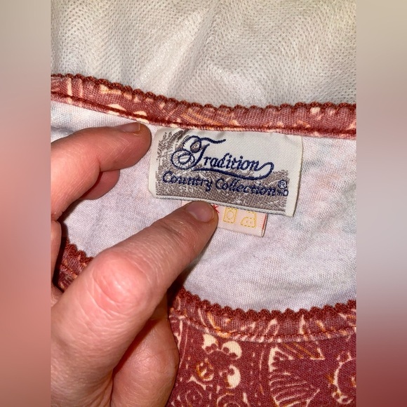 Red Patterned Short Sleeve Top - Picture 4 of 5